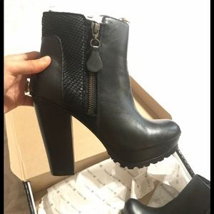 Andrea ankle boots